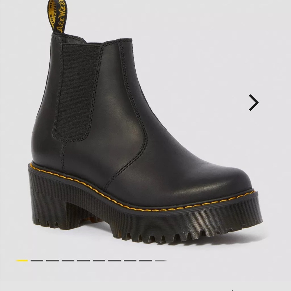 Dr. Marten Rometty Leather Platform Boot Size 8, perfect condition! So cute!